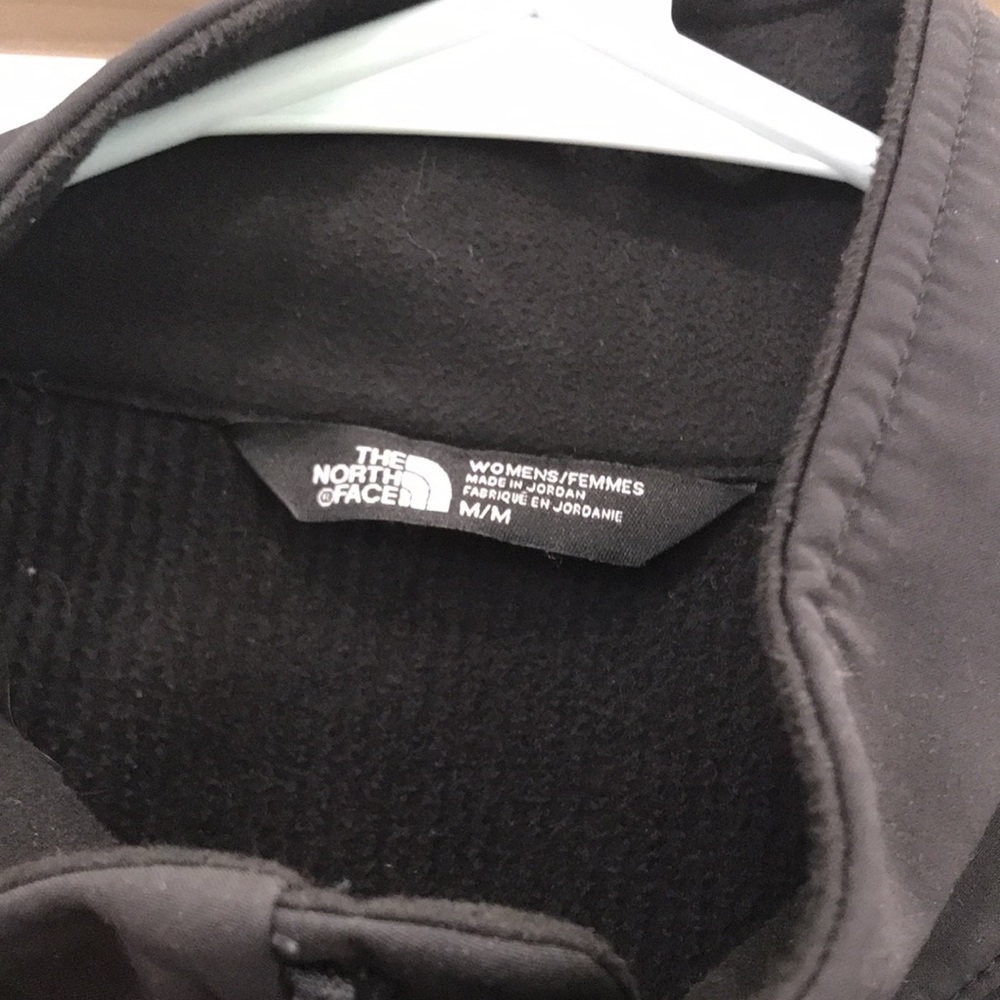 The North Face windbreaker/shell - Picture 2 of 3